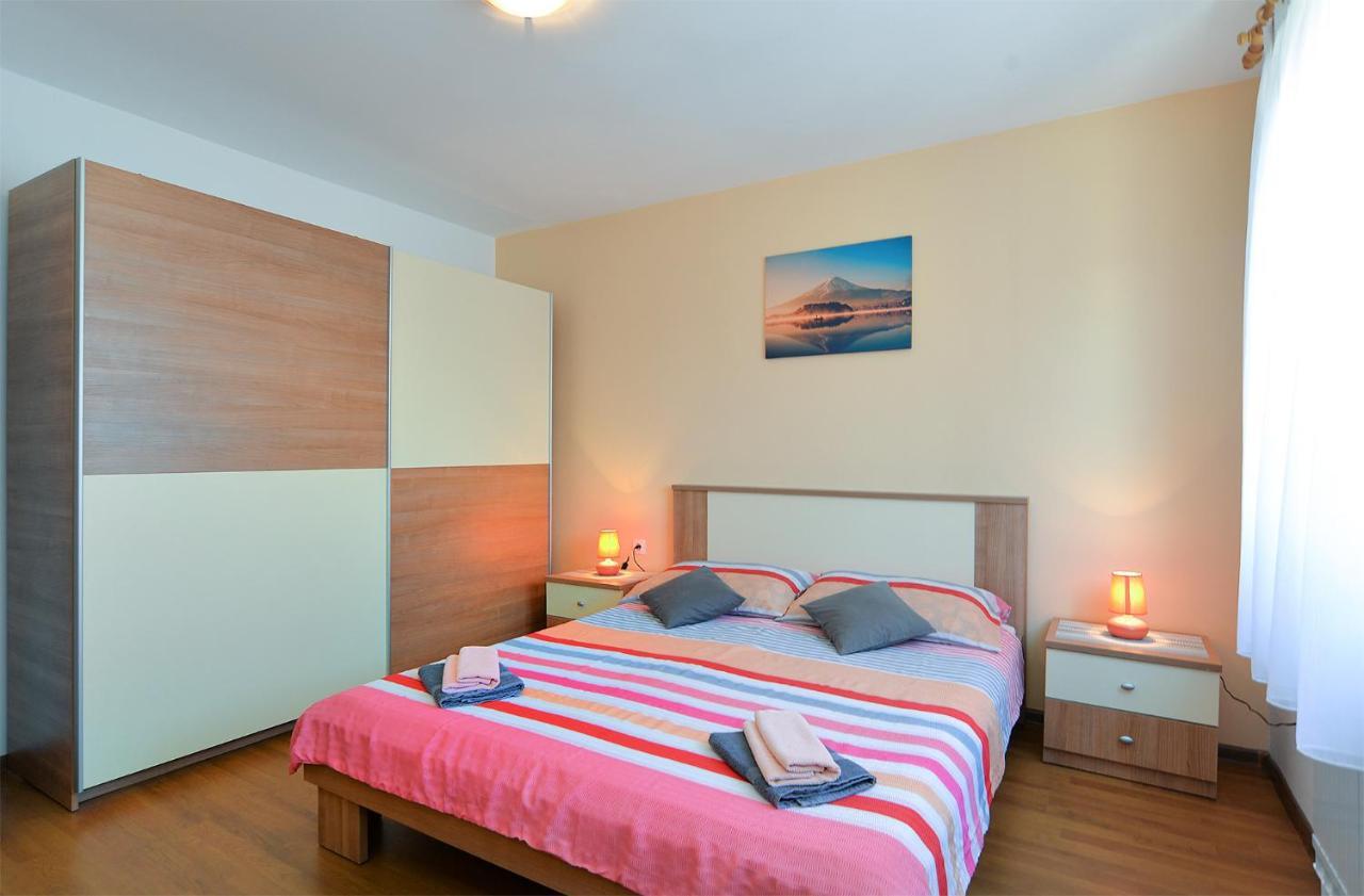 Apartments Milka 2074 Poreč Eksteriør bilde