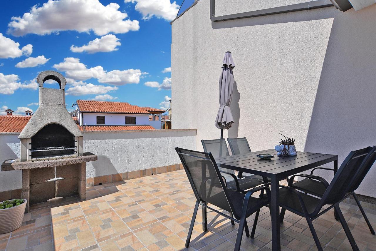 Apartments Milka 2074 Poreč Eksteriør bilde