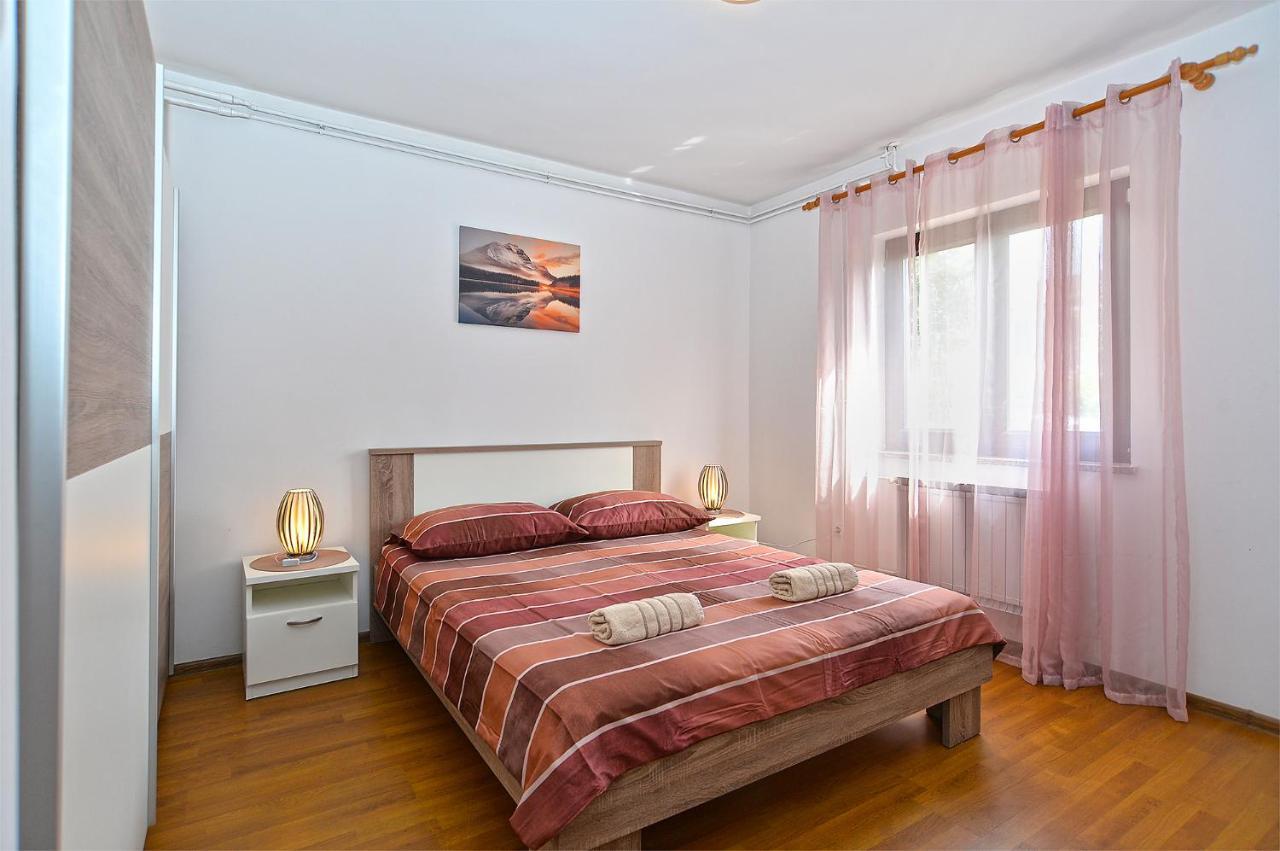 Apartments Milka 2074 Poreč Eksteriør bilde
