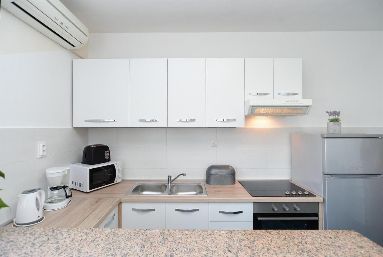 Apartments Milka 2074 Poreč Eksteriør bilde