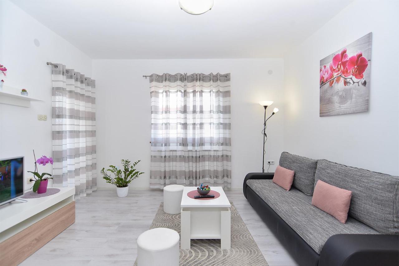 Apartments Milka 2074 Poreč Eksteriør bilde