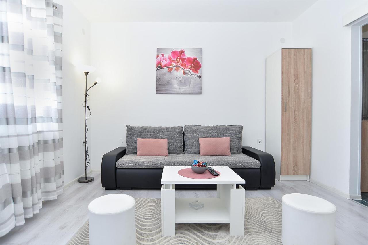 Apartments Milka 2074 Poreč Eksteriør bilde