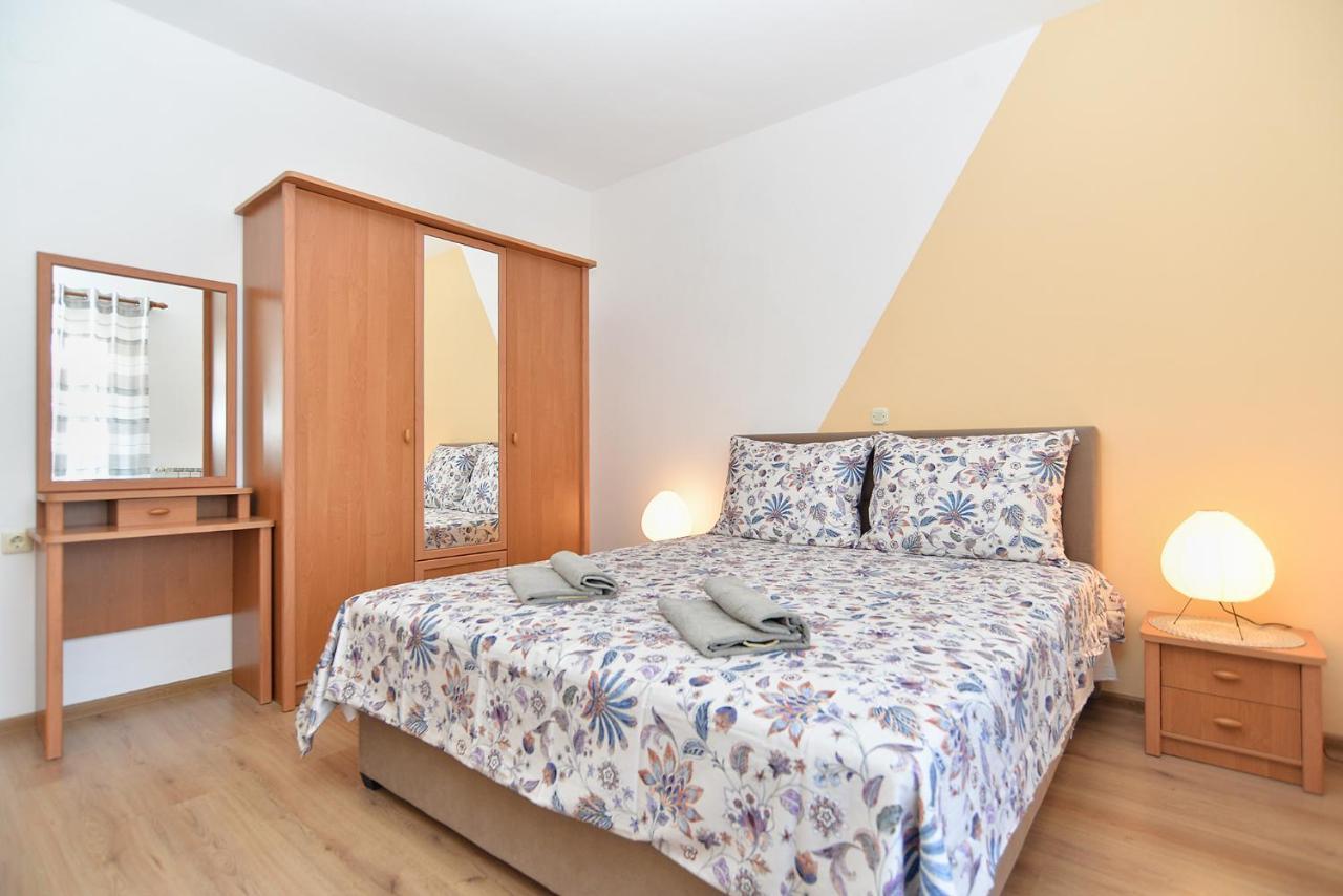Apartments Milka 2074 Poreč Eksteriør bilde