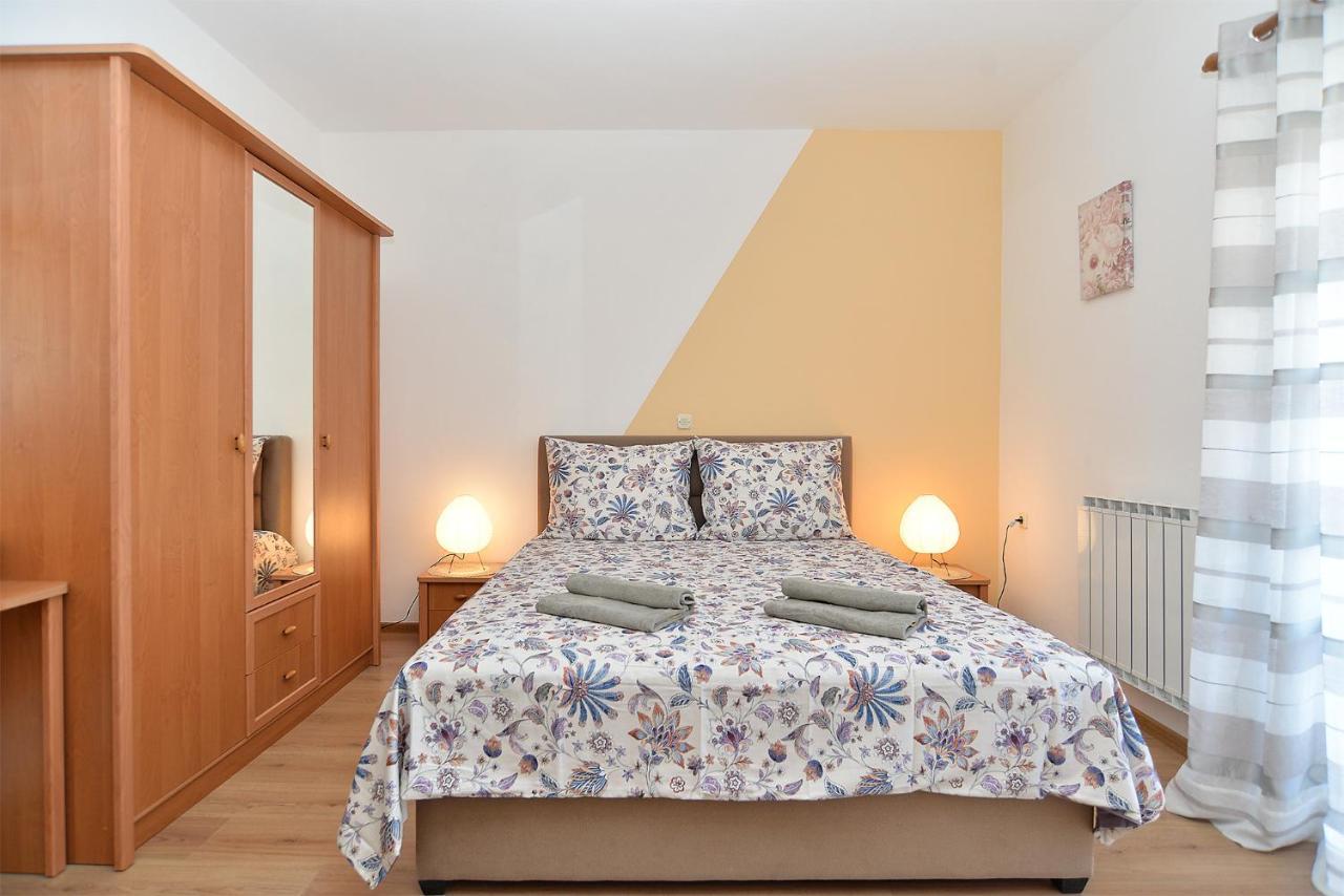 Apartments Milka 2074 Poreč Eksteriør bilde